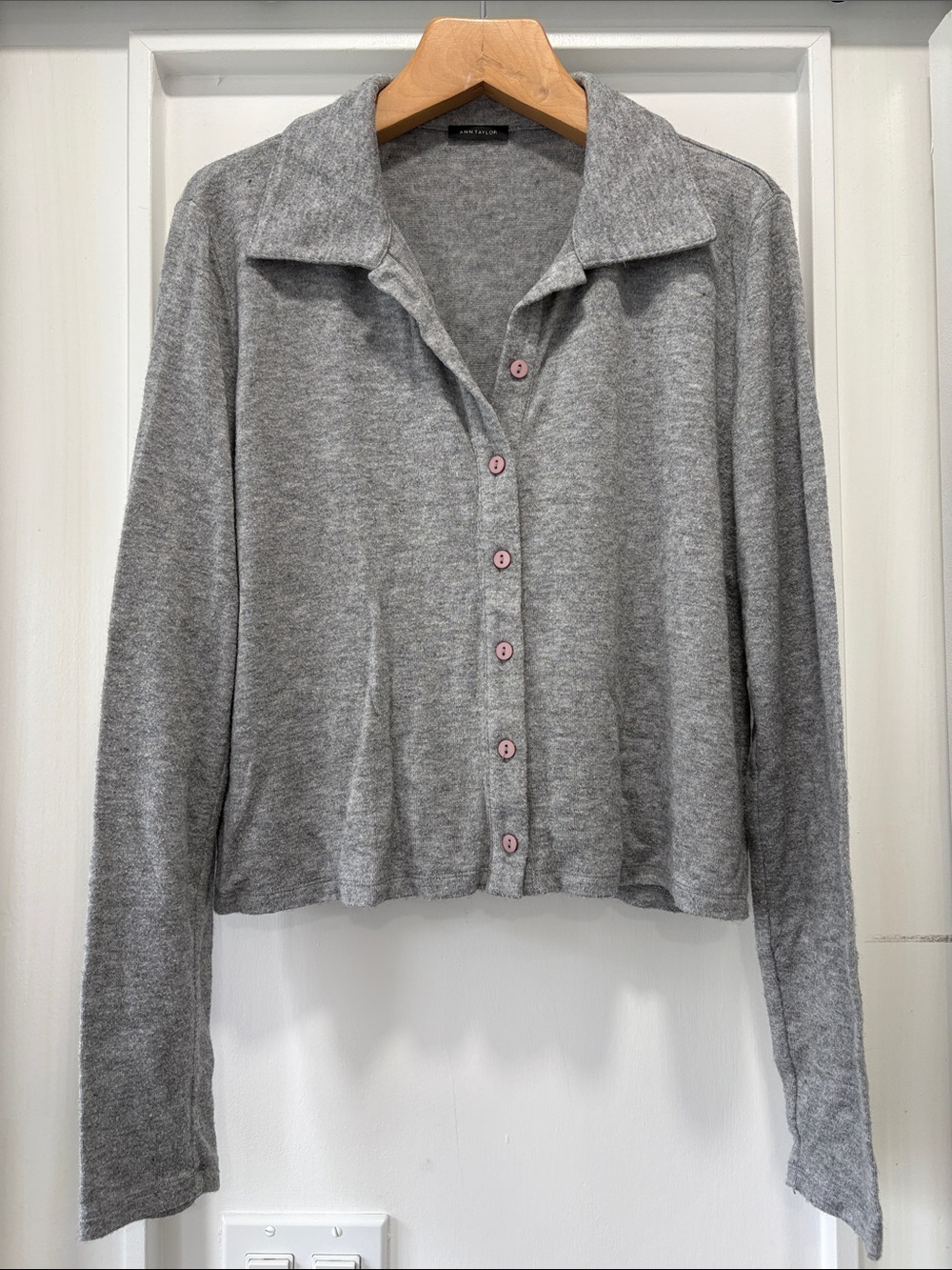 Ann Taylor Grey Cropped Button-Down Collared Soft Knit Top Size Small